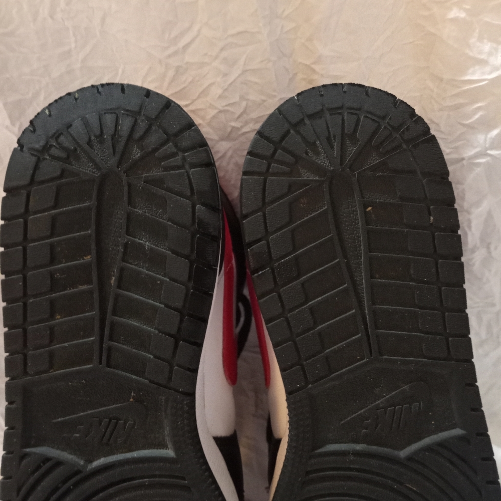 Nike Air Jordan 1 Mid 6Y(7.5 women) 🚺 - Picture 13 of 15